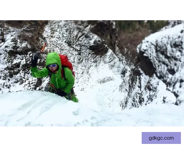 征服莫班峰：挑战极限的登山巅峰