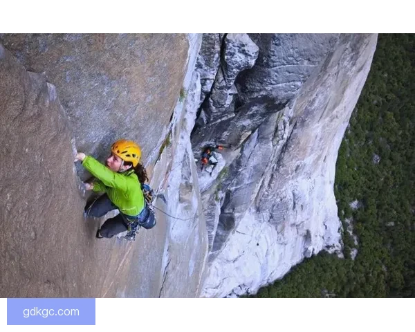 攀岩界纪录挑战：极限挑战者突破无人成功的壁垒